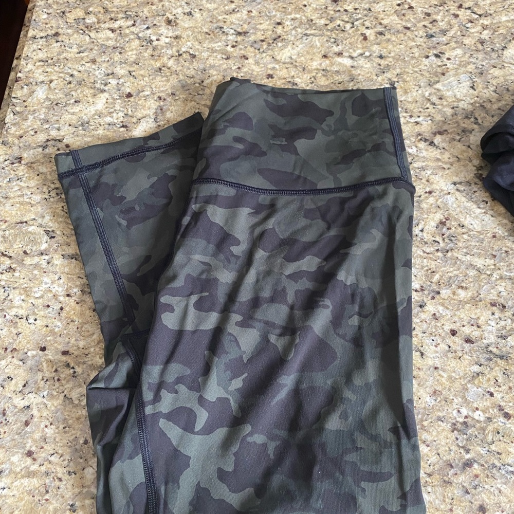 LULULEMON cropped leggings